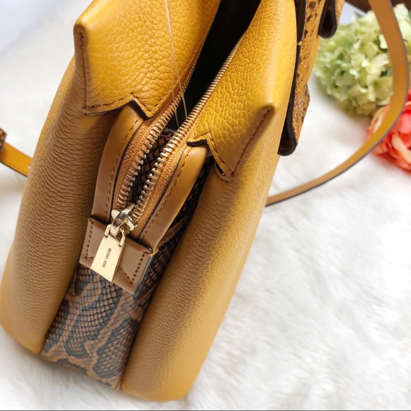 Michael Kors Marigold rollins satchel Purse Large - Picture 5 of 8